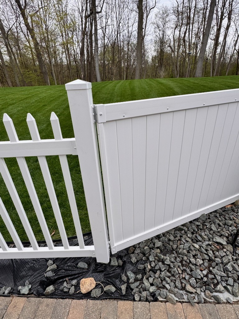 image showing westport fence angled using the hinge trick